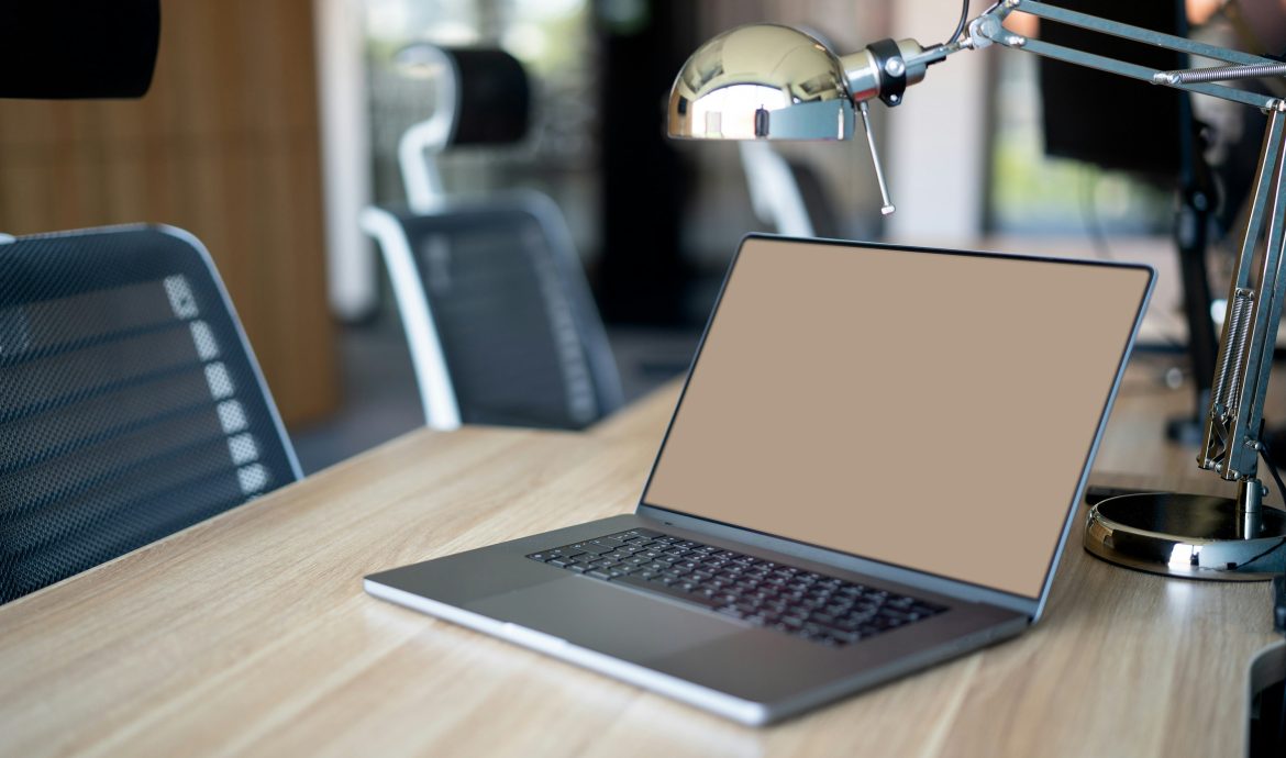 Kaip ir kiekvienoje srityje, ūkininkaujant svarbu tobulėti ir įgyti naujų žinių. Tam praverčia galimybė konsultuotis. Nuotrauka iš interneto svetainės unsplash.com